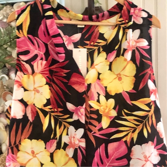NWT! Hawaiian Sheer Summer Sleeveless Top - Picture 2 of 7